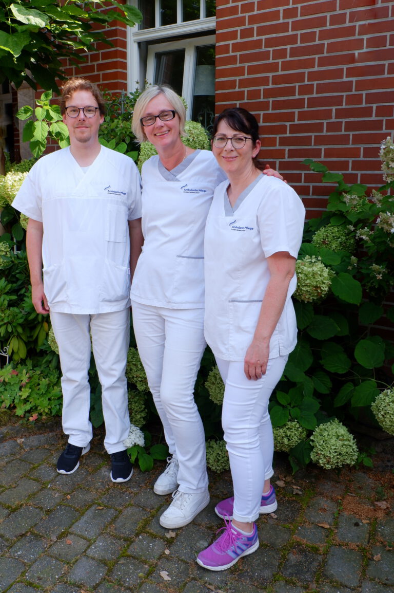 Die Mitarbeiter der ambulanten Pflege Tenkleve, Daniel Bruns, Daniela Müller und Sonja Düsing